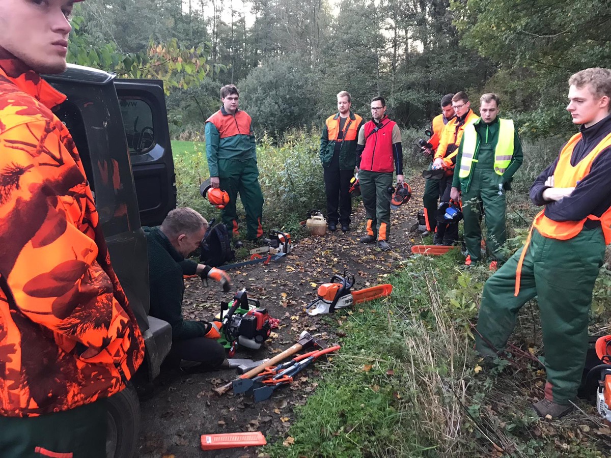 Kettensägenlehrgang erfolgreich absolviert